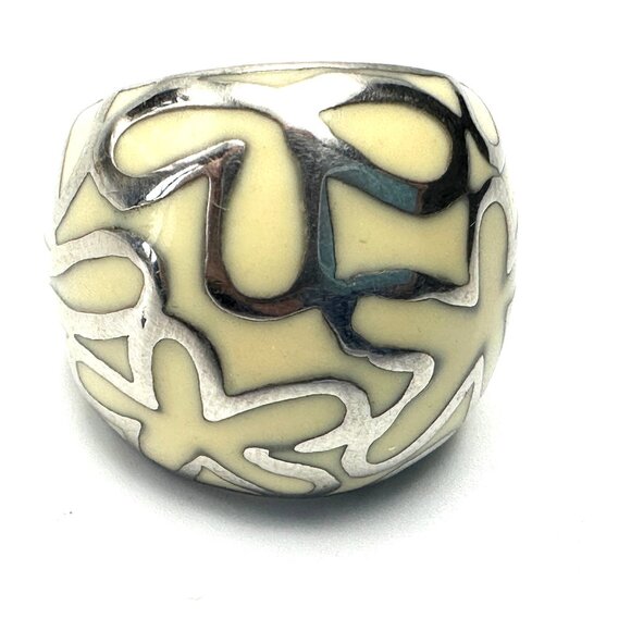 Vintage Floral Dome Ring by B. Steel - Cream Resin with Silver— Size 7 US— EUC - Picture 8 of 9